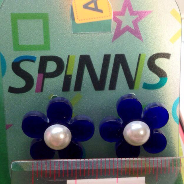 SPINNS(スピンズ)のスピンズ デイジーピアス レディースのアクセサリー(ピアス)の商品写真