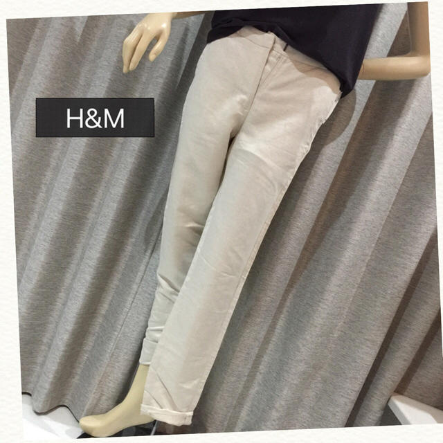 H&M(エイチアンドエム)の新品未使用◆H&Mベージュテーパードリネンパンツ麻 レディースのパンツ(カジュアルパンツ)の商品写真