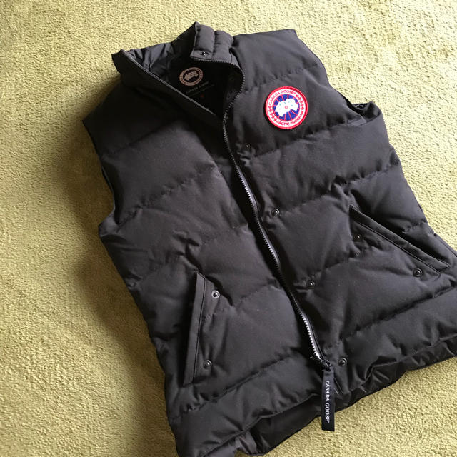 CANADA GOOSE(カナダグース)のmaiさま専用✴︎CANADA GOOSE ダウンベスト 超美品 S レディースのジャケット/アウター(ダウンベスト)の商品写真