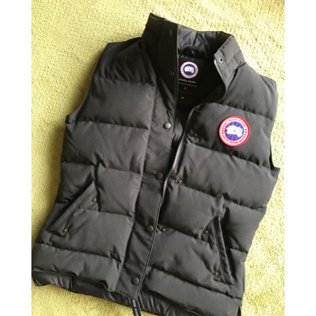 CANADA GOOSE(カナダグース)のmaiさま専用✴︎CANADA GOOSE ダウンベスト 超美品 S レディースのジャケット/アウター(ダウンベスト)の商品写真