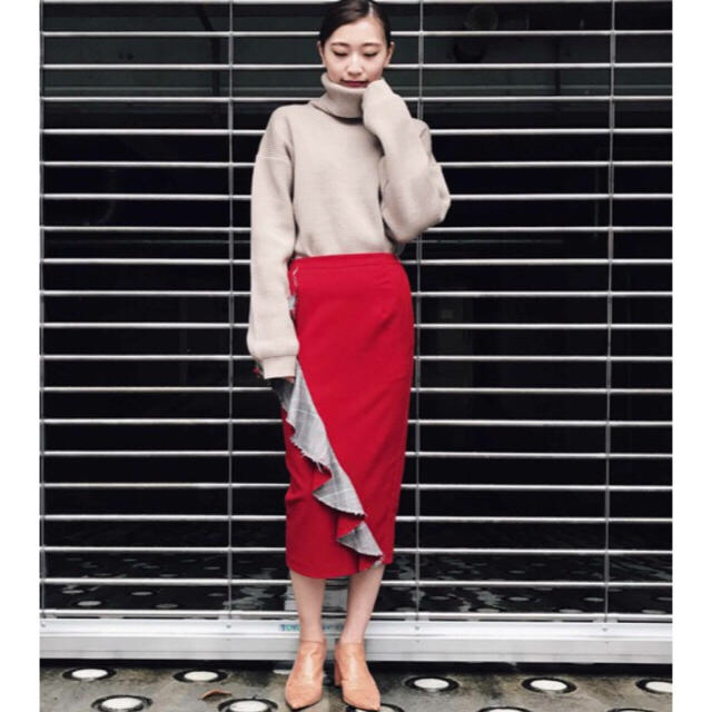 Ameri VINTAGE(アメリヴィンテージ)の新品♡BLYTHE RUFFLE TIGHT SKIRT レディースのスカート(ひざ丈スカート)の商品写真