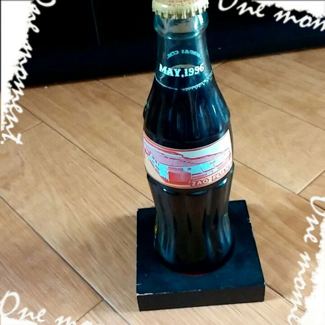 レア コカコーラ記念台付き ボトル 1966 エンタメ/ホビーのコレクション(その他)の商品写真