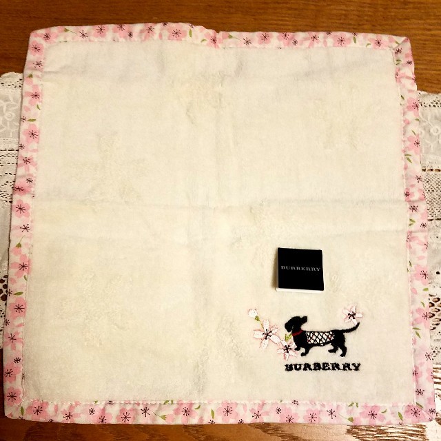 バーバリー  ハンカチ　新品　女の子桜　1枚　タオルハンカチ刺繍　2枚