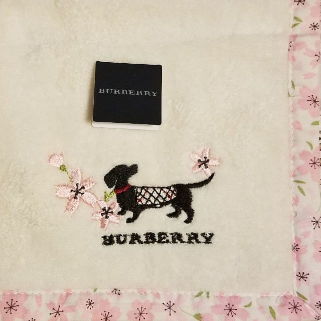 BURBERRY(バーバリー)のBURBERRY バーバリー タオルハンカチ 桜 イヌ刺繍 新品 レディースのファッション小物(ハンカチ)の商品写真