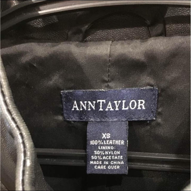 ANNTAYLOR アンテイラー レザージャケット 本革 ライダースジャケット レディースのジャケット/アウター(ライダースジャケット)の商品写真