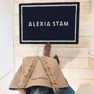 アリシアスタン(ALEXIA STAM)のV Fringe Tote Bag Sand Beige(トートバッグ)