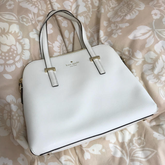 早割クーポン! Kate spade ケイトスペード ショルダーバッグ 白
