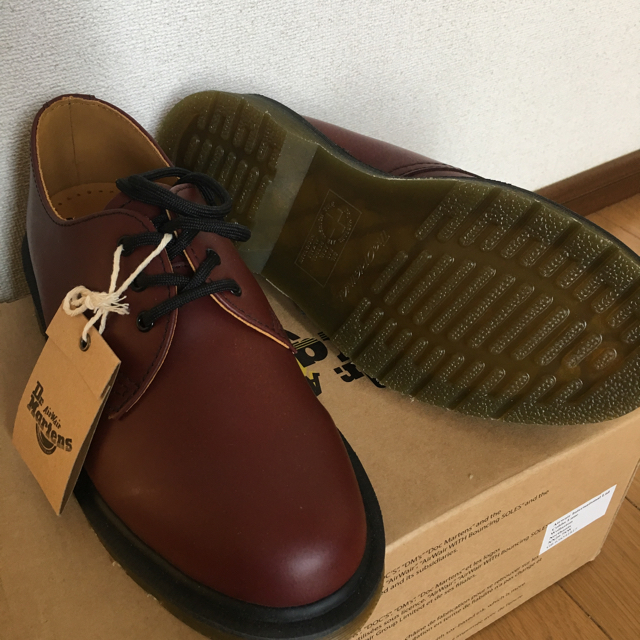 Dr.Martens(ドクターマーチン)の【新品】UK4 チェリーレッド 3ホール レディースの靴/シューズ(ローファー/革靴)の商品写真