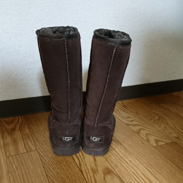 UGG(アグ)の専用UGG！ムートン美品！ダークブラウン22,5 レディースの靴/シューズ(ブーツ)の商品写真