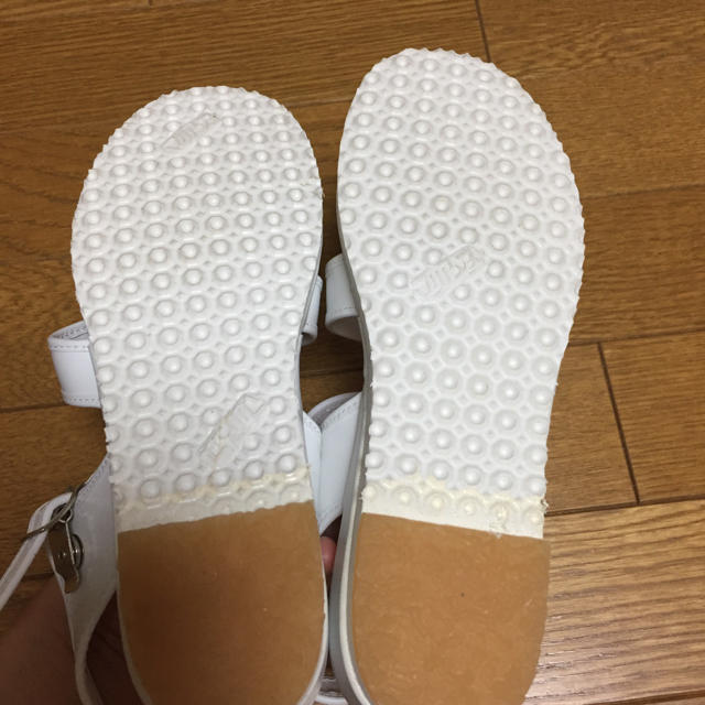 【新品】マリアンヌ製靴ナースサンダル23.0cmホワイト レディースの靴/シューズ(サンダル)の商品写真