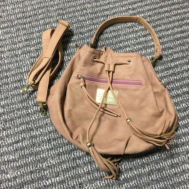 OZOC(オゾック)のOZOC 巾着型フリンジバック レディースのバッグ(ショルダーバッグ)の商品写真