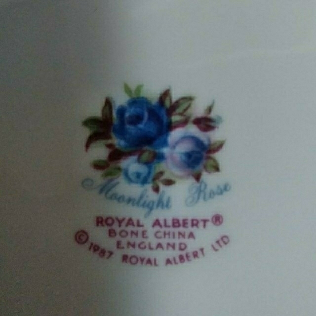 ROYAL ALBERT(ロイヤルアルバート)のロイヤルアルバートのブルーの薔薇皿 インテリア/住まい/日用品のキッチン/食器(食器)の商品写真