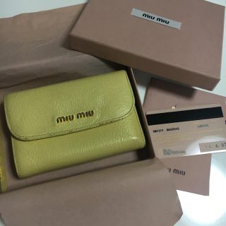 ミュウミュウ(miumiu)のmiumiu 二つ折り財布🐥(財布)