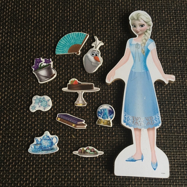 Disney(ディズニー)のフローズン　アナと雪の女王 エルサ　着せ替え木製人形セット　収納ケース付き ハンドメイドのぬいぐるみ/人形(人形)の商品写真