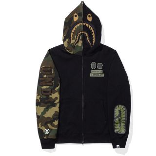 アベイシングエイプ(A BATHING APE)のBAPE X undefeated CAMO SHARK HOODIE(パーカー)