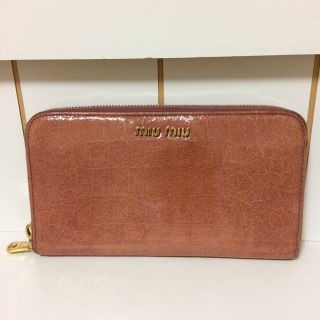 ミュウミュウ(miumiu)のmiumiuクロコラウンド長財布(財布)