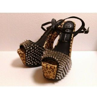 ジェフリーキャンベル(JEFFREY CAMPBELL)の最終値下げ　ジェフリーキャンベルスタッズ変形ヒール(ハイヒール/パンプス)