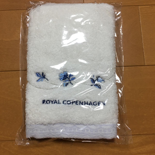 ROYAL COPENHAGEN(ロイヤルコペンハーゲン)のロイヤルコペンハーゲンハンドタオル インテリア/住まい/日用品の日用品/生活雑貨/旅行(タオル/バス用品)の商品写真