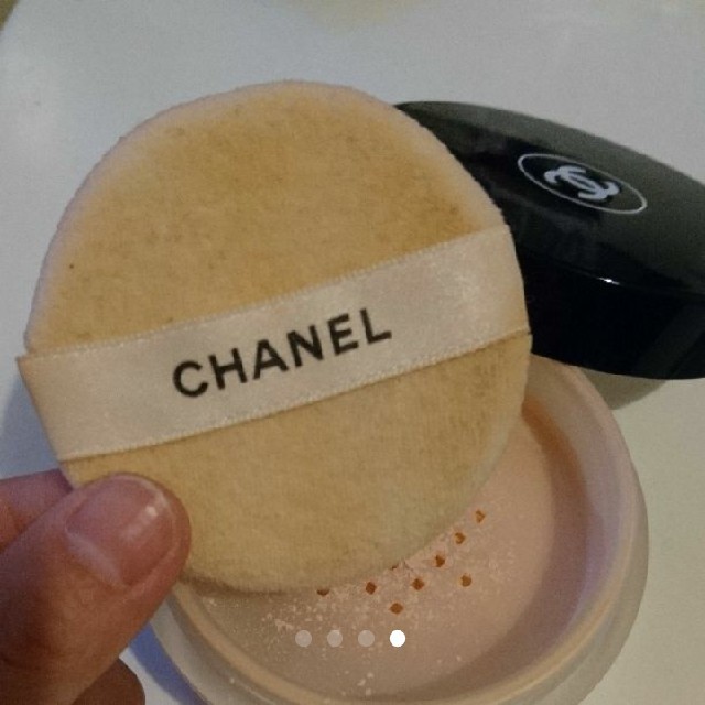 CHANEL(シャネル)のCHANEL フェイスパウダー コスメ/美容のベースメイク/化粧品(フェイスパウダー)の商品写真
