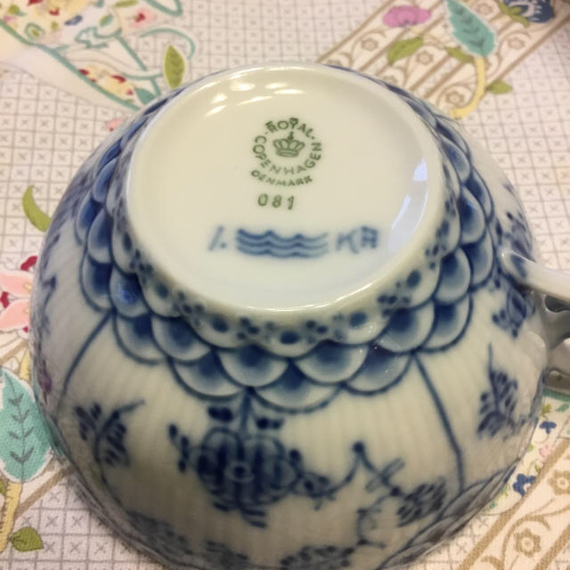 ROYAL COPENHAGEN(ロイヤルコペンハーゲン)のロイヤルコペンハーゲン ブルーフルーテッド フルレース  カップ&ソーサー インテリア/住まい/日用品のキッチン/食器(グラス/カップ)の商品写真