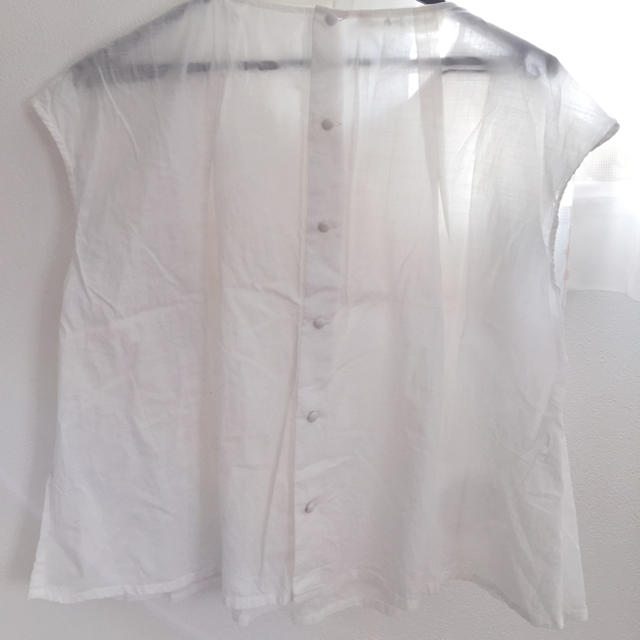 l'atelier du savon(アトリエドゥサボン)のアトリエドゥザボン スパンコール刺繍シャツ レディースのトップス(シャツ/ブラウス(半袖/袖なし))の商品写真