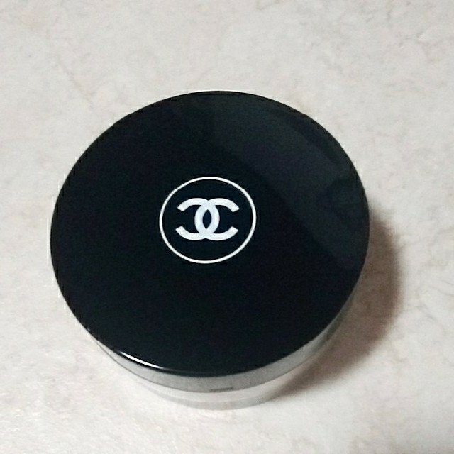 CHANEL プードゥル ユニヴェルセル リーブル