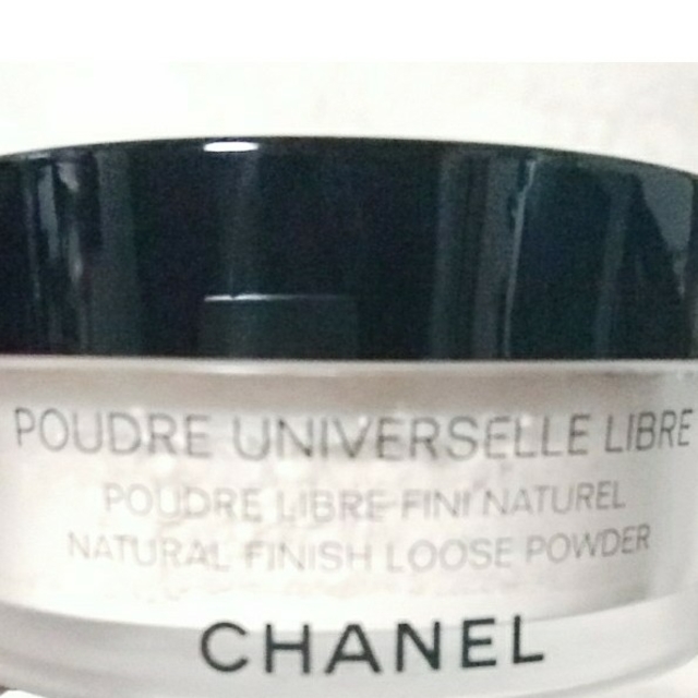 CHANEL プードゥル ユニヴェルセル リーブル