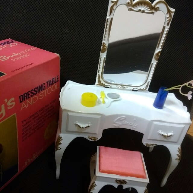 ヴィンテージシンディ 1/6サイズのドレッサー ピンク エンタメ/ホビーのおもちゃ/ぬいぐるみ(キャラクターグッズ)の商品写真