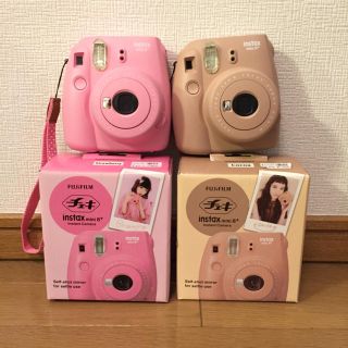 フジフイルム(富士フイルム)のチェキ instax mini 8+ 茶色(フィルムカメラ)