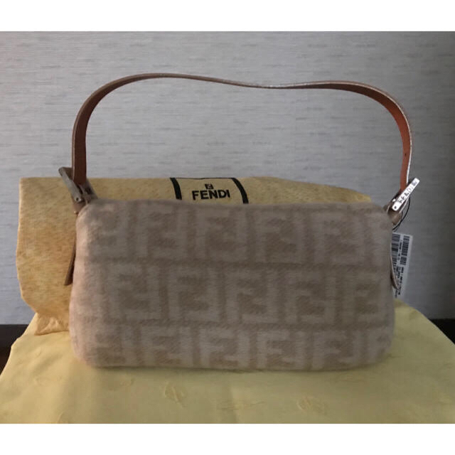 FENDI(フェンディ)のFENDI ズッカ柄マンマバケットバック レディースのバッグ(ショルダーバッグ)の商品写真