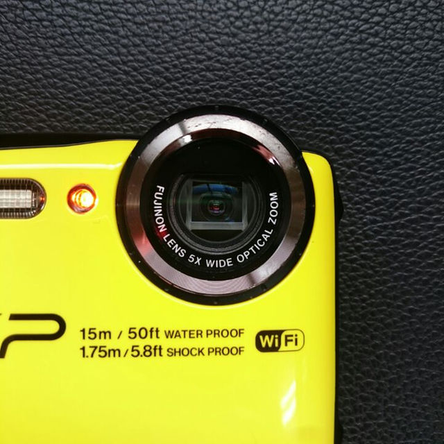 富士フイルム(フジフイルム)のFUJIFILM FINEPIX XP90 フジ ファインピックス イエロー スマホ/家電/カメラのカメラ(その他)の商品写真