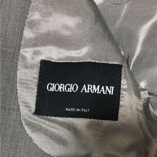 Giorgio Armani(ジョルジオアルマーニ)の【送料無料!】 ジョルジオアルマーニ スーツ 48 ノータック　グレー　灰色 メンズのスーツ(セットアップ)の商品写真