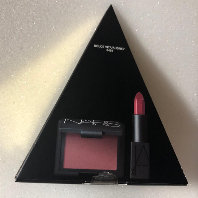 NARS(ナーズ)のNARS ナーズ ホリデーコフレ 限定 ラブトライアングル 8463 コスメ/美容のキット/セット(コフレ/メイクアップセット)の商品写真