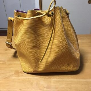 ルイヴィトン(LOUIS VUITTON)のルイ ヴィトン エピ プチノエ ショルダーバッグ(ショルダーバッグ)