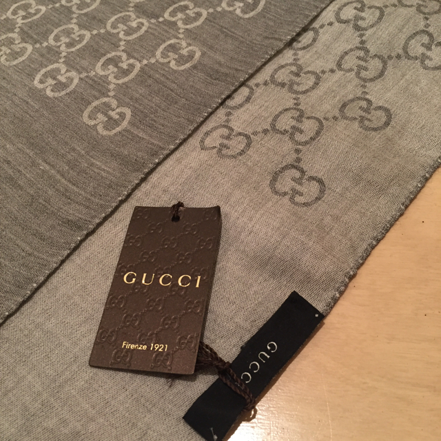 Gucci(グッチ)のあき様専用  直営店購入品  GUCCI ストール レディースのファッション小物(ストール/パシュミナ)の商品写真