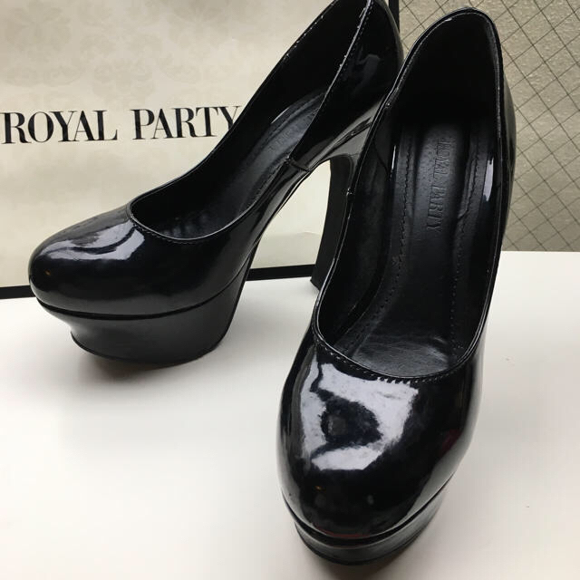 ROYAL PARTY(ロイヤルパーティー)のエナメルパンプス  レディースの靴/シューズ(ハイヒール/パンプス)の商品写真