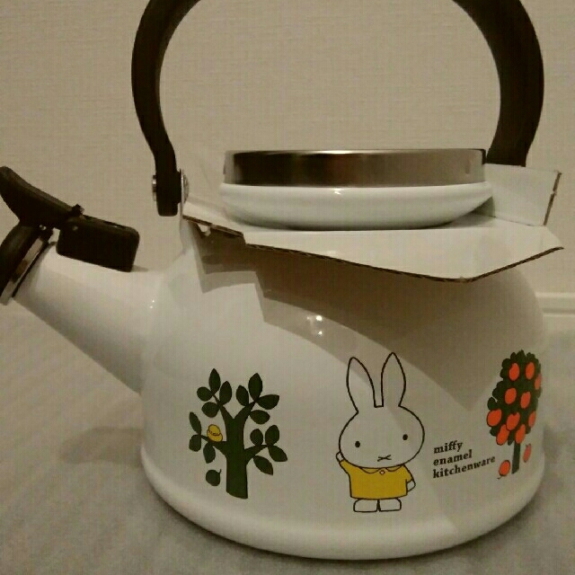 富士ホーロー(フジホーロー)の（新品）miffy ミッフィー 笛吹きケトル インテリア/住まい/日用品のキッチン/食器(調理道具/製菓道具)の商品写真