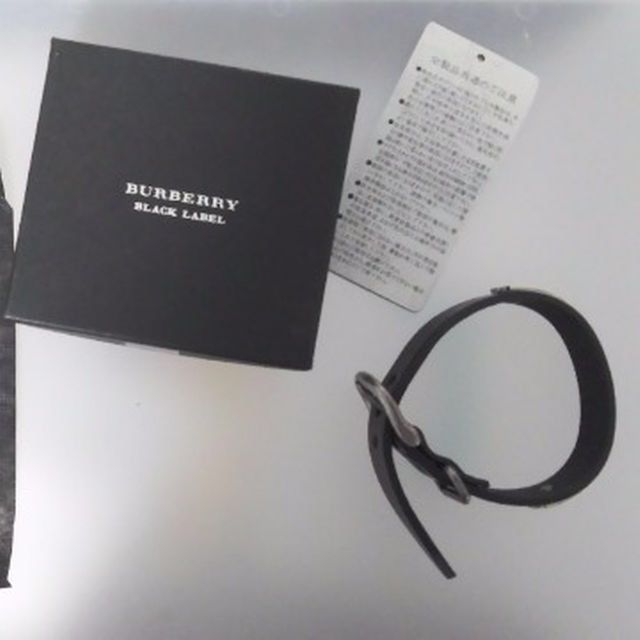 BURBERRY BLACK LABEL(バーバリーブラックレーベル)の【レア】【バーバリーブラックレーベル】 ブレスレット 黒 箱付き メンズのアクセサリー(その他)の商品写真