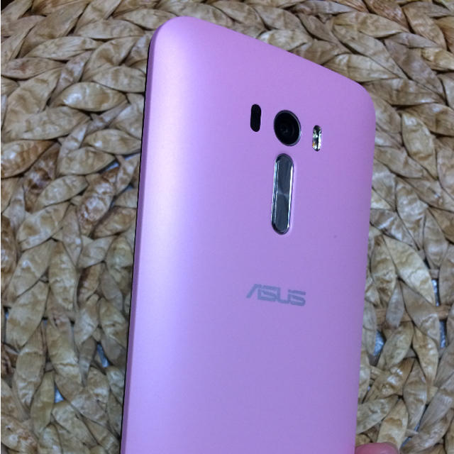 ASUS(エイスース)のASUS ZenFone Selfie ピンク セルフィ スマホ/家電/カメラのスマートフォン/携帯電話(スマートフォン本体)の商品写真