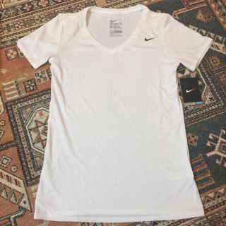 ナイキ(NIKE)の新品タグ付き★NIKE ホワイトTシャツDRIFIT(Tシャツ(半袖/袖なし))