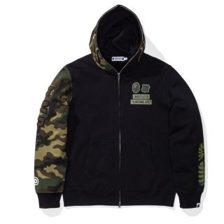 アベイシングエイプ(A BATHING APE)のエイプ アンディフィーテッド ウッドランド カモ シャーク　Mサイズ(パーカー)