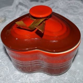 ルクルーゼ(LE CREUSET)の人気のレッド　ルクルーゼ・ラムカン・ダムール☆ハート型　未使用(食器)