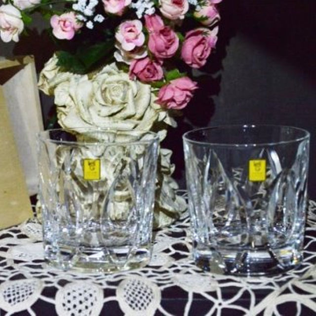 【新品】カガミクリスタル ロックグラス ２個とチェコ製クリスタル一輪挿し花瓶