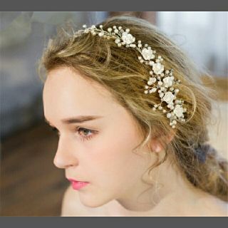 ウエディングヘッドアクセサリー　小枝　花　ウエディングヘアアクセ　ヘッドドレス(ヘアバンド)