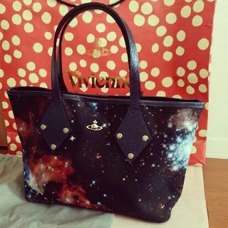 ヴィヴィアン(Vivienne Westwood) 宇宙柄 トートバッグ(レディース)の ヴィヴィアン(Vivienne Westwood) 宇宙柄 トートバッグ(レディース)の