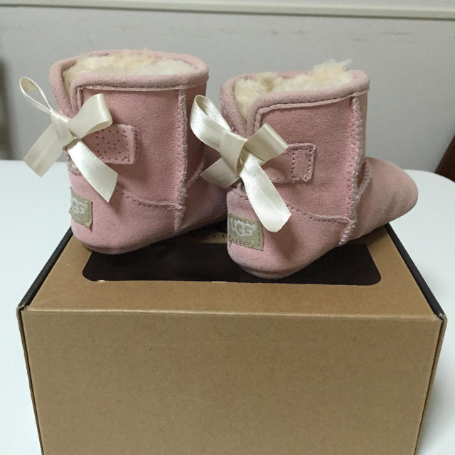 UGG(アグ)のUGG ムートンブーツ キッズ/ベビー/マタニティのベビー靴/シューズ(~14cm)(ブーツ)の商品写真