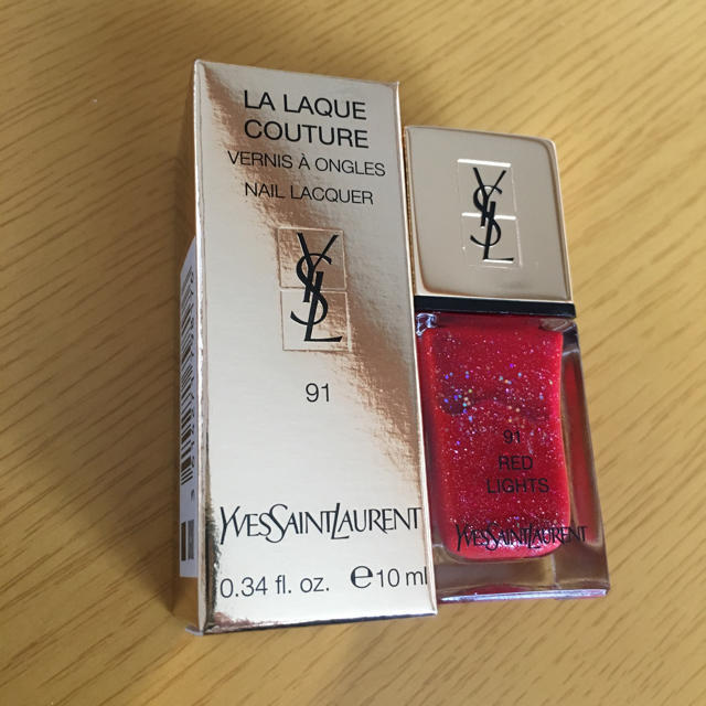 Yves Saint Laurent Beaute(イヴサンローランボーテ)のノエル限定ネイル 91 コスメ/美容のネイル(マニキュア)の商品写真