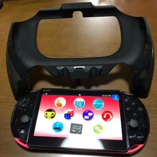 プレイステーションヴィータ(PlayStation Vita)のPS VITA  PSH-2000 8GCard+グリップ(携帯用ゲーム機本体)