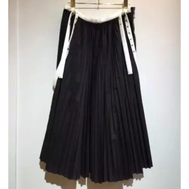 petite robe noire(プティローブノアー)のyoshiyo プリーツスカート/プティローブノアー レディースのスカート(ひざ丈スカート)の商品写真