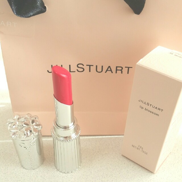 JILLSTUART(ジルスチュアート)のJILLSTUART♡リップブロッサム#39bouquet コスメ/美容のベースメイク/化粧品(口紅)の商品写真